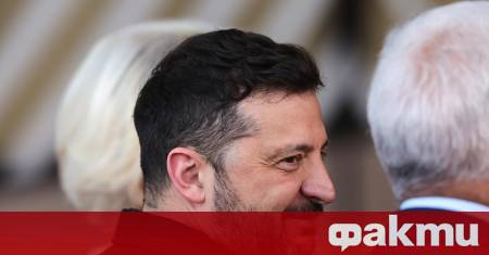 Украинският президент Володимир Зеленски ще представи днес в Париж своята