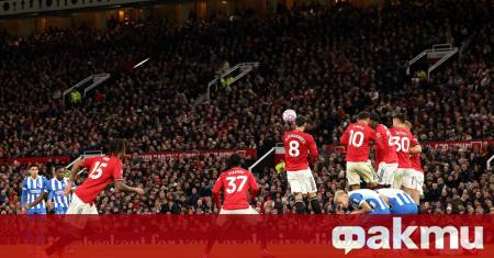 Легендите на английския футбол Алън Шиърър Гари Линекер както и