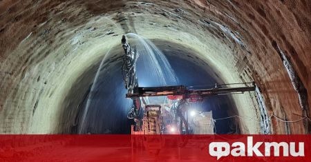 До април се очаква да бъде пробит тунел Железница на