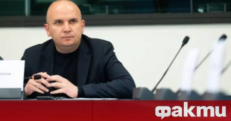 Председателят на Европейския парламент Роберта Мецола обяви днес в пленарната