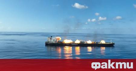 Въоръжени пирати оборудвани с картечници и гранатомети са се качили