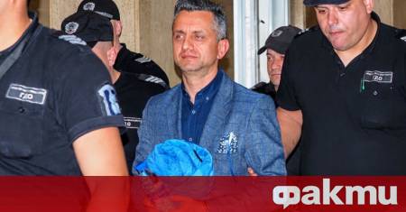 Съдът отново разглежда постоянното задържане на директора на митницата в