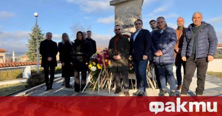 Лидерът на Продължаваме Промяната Асен Василев бившият министър председател акад