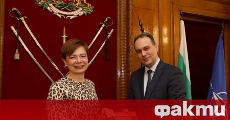 Министърът на отбраната Драгомир Заков и нейно превъзходителство Айлин Секизкьок