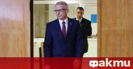 Има много поводи за вот на недоверие с колегите от