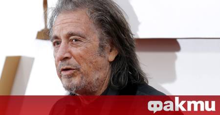 Холивудската легенда Ал Пачино бе уловен в романтичен момент с