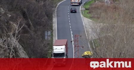 Временно е спряно е движението на автомобили в Кресненското дефиле