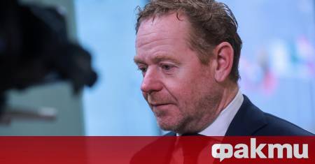 Министърът на външните работи на Нидерландия Давид ван Вел пристигна