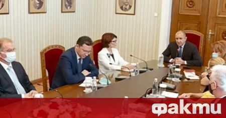 Президентът Румен Радев започна допълнителни консултации с парламентарните групи за
