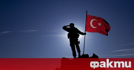 Турският министър на отбраната Хулуси Акар заяви, че е поканил
