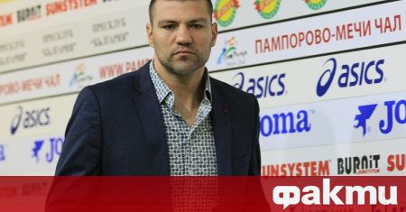 Българският боксьор Тервел Пулев на официалната си пресконференция пред боя