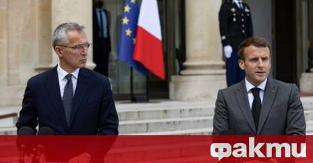 Тази вечер президентът на Франция Еманюел Макрон приема на вечеря