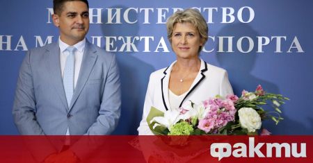 Служебният спортен министър на България Весела Лечева сподели, че се
