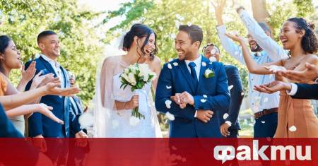 Известна холивудска звезда беше заснета на фона на сватбена снимка