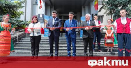 Министърът на външните работи на България Георг Георгиев откри първия