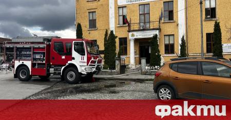 Националната гимназия по приложни изкуства Тревненска школа продължава да работи