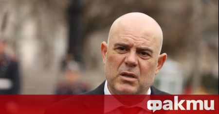 Пътната злополука провокира спор между главния прокурор и правосъдния министър