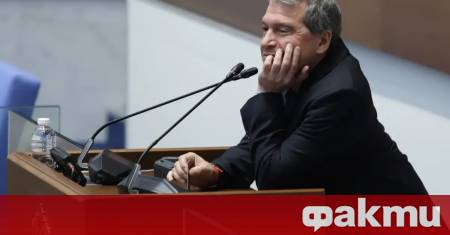 Абсурдно е да сме сърдити на мемета защото това е