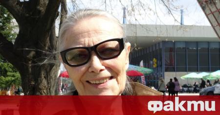 Надежда Пенчева единствената дъщеря на актрисата Цветана Манева усилено си