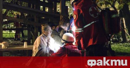 Най малко двама души са загинали и шестима включително две деца