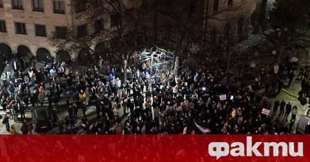 Граждани се събират на поредни протести в София и в
