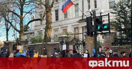 Протести се провеждат пред руските посолства в цяла Европа съобщи
