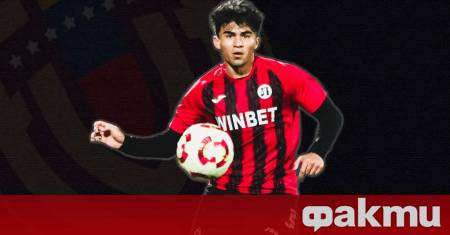 Централният защитник на Локомотив Пловдив Адриан Кова получи първа