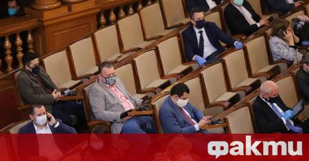 Депутатите гласуват днес ветото на президента Румен Радев върху текстове