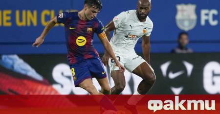 Барселонският магьосник в средата на терена Педри продължава да