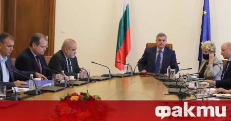 Премиерът Стефан Янев разговаря с ръководството на браншова камара Пътища.