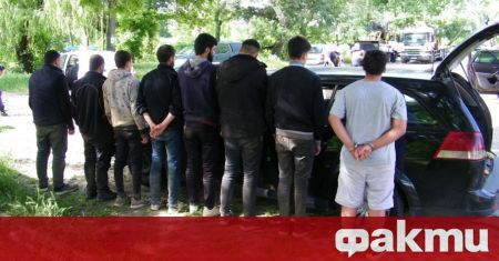 В РД Гранична полиция Елхово са задържани след преследване двама каналджии