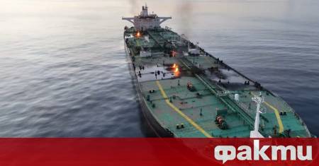 Пожар е избухнал на петролен танкер с 24 индийски моряци