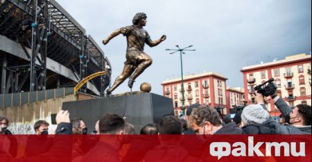 Треньорът на Барселона Шави Ернандес откри нещо нередно в статуята