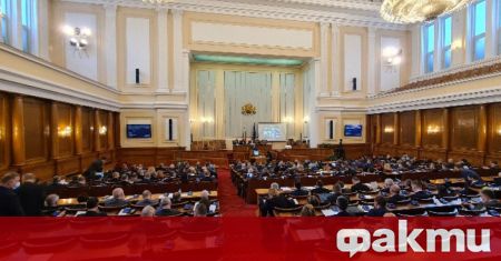 Доайенът на 48-ото Народно събрание Вежди Рашидов се обърна към