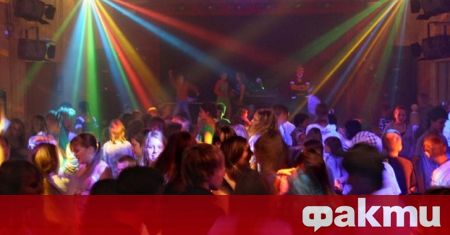 Нощните клубове дискотеките и барове отворят врати от днес съобщи