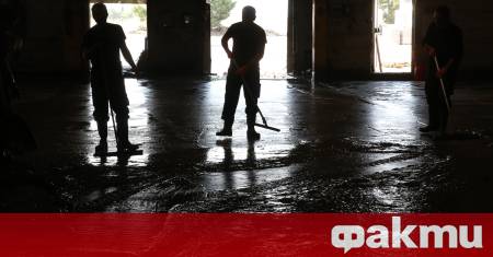 В Гърция горещините преминаха в силни дъждове които доведоха до