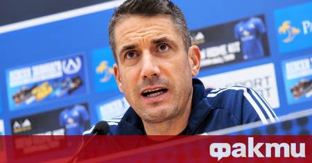 Треньорът на Левски Хулио Веласкес говори на пресконференция преди