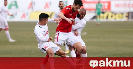 Бившето крило на ЦСКА Яник Сони Вилдсхут е решил да