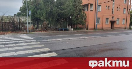 Камион удари дете с велосипед на пешеходна пътека в Пловдив.
Детето