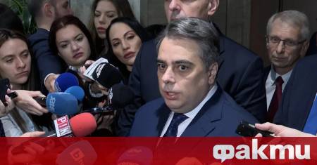 В удължителния закон е записано че заплатите в обществения сектор