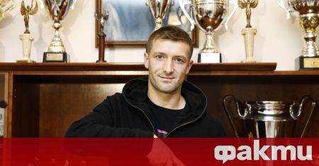 Универсалният футболист Драган Михайлович все повече се отдалечава от Левски