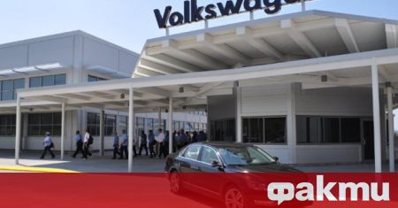 Германският автомобилен производител Volkswagen може да продаде заводите си в