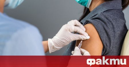 В опит да убеди енориашите си да не се ваксинират