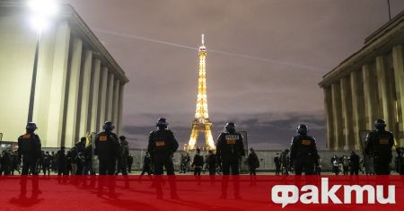 Франция мобилизира 100 000 полицаи за новогодишната нощ съобщи Le