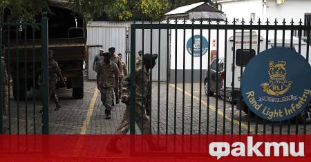 Южноафриканските полицейски и армейски части дефилираха по време на парад