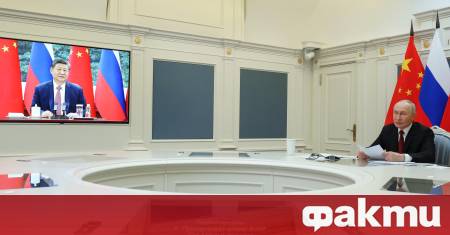 Китайският президент Си Дзинпин разговаря по телефона с американския си