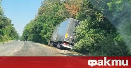 ТИР катастрофира на пътя Русе Бяла на 200 метра