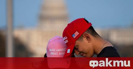 Около половината от пълнолетните американци смятат че демокрацията функционира много