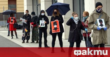Антиправителствени протести предизвикани от затягането на строгото законодателство за абортите