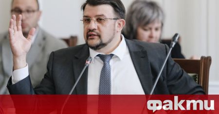 В момента цената на бензина трябва да пада но големите